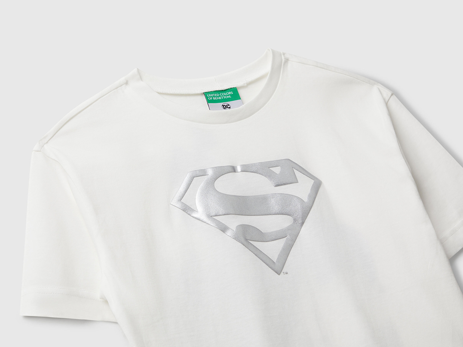 Benetton Erkek Çocuk Ekru Superman Baskılı Logo Etiketli T-shirt