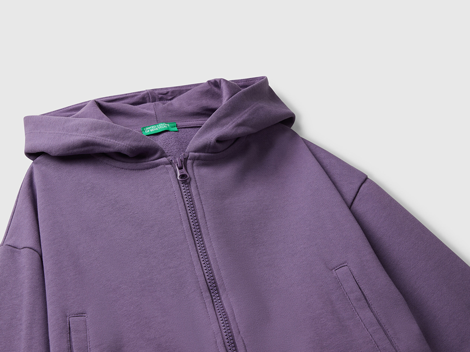 Benetton Kız Çocuk Mor Kolu Etiket Detaylı Cepli Fermuarlı Kapüşonlu Sweatshirt