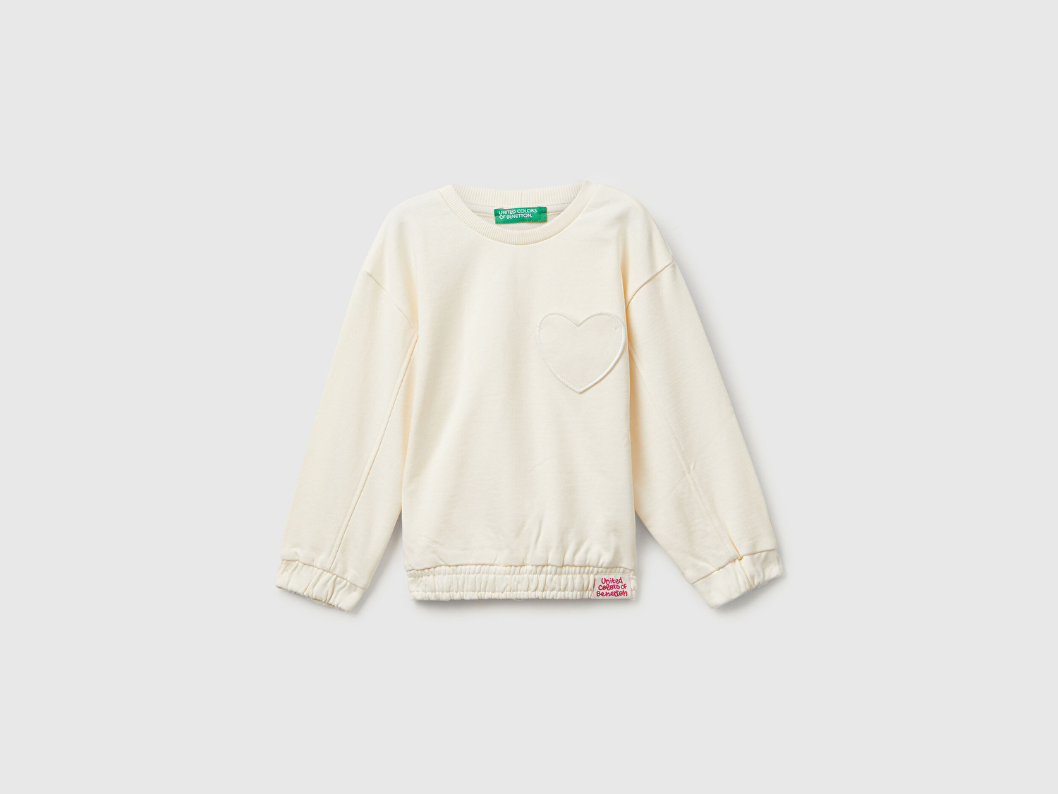 Benetton Kız Bebek Ekru Dikiş Detaylı Kalpli Yama Cepli Regular Fit Sweatshirt
