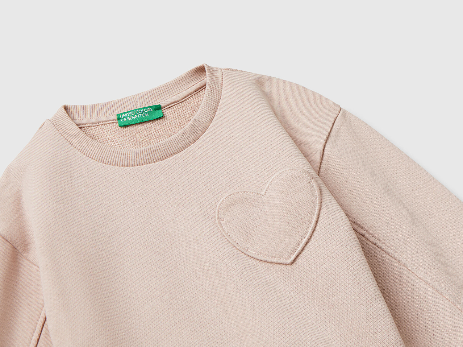 Benetton Kız Bebek Toz Pembe Dikiş Detaylı Kalpli Yama Cepli Regular Fit Sweatshirt