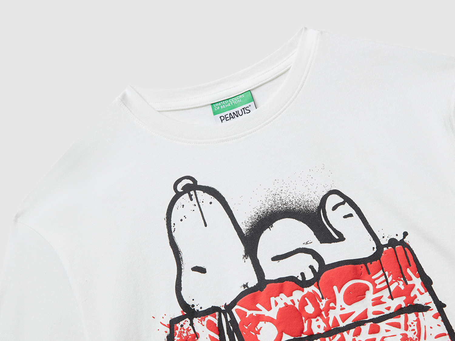 Benetton Erkek Çocuk Ekru Çok Renkli Peanuts Baskılı Kolu Logo Etiketli Comfort Fit T-shirt