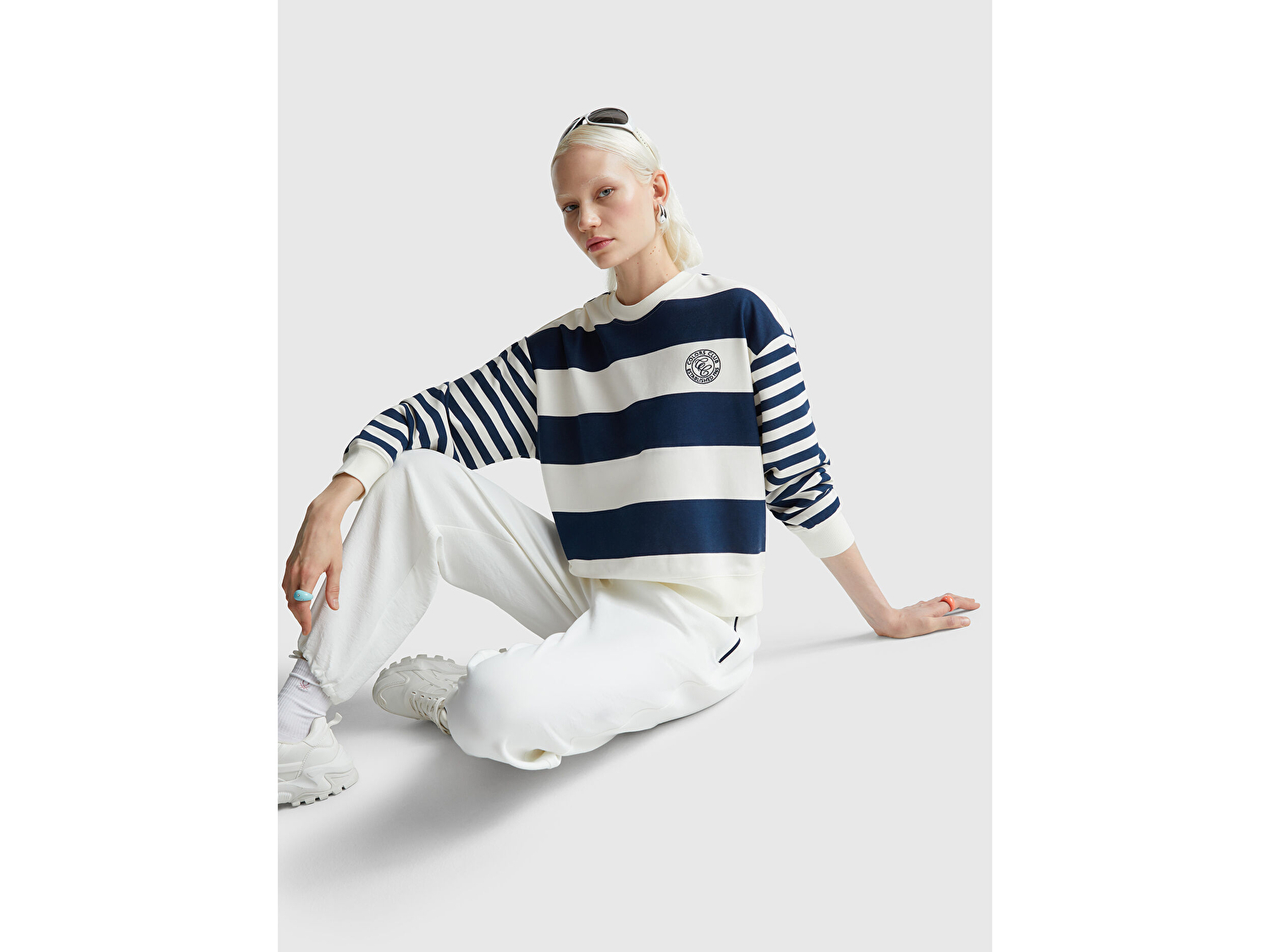 Benetton Kadın Lacivert Çizgili Pamuk Karışımlı Göğsü Logo Baskılı Renk Bloklu Sweatshirt