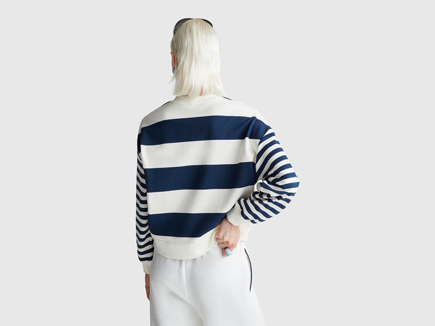 Benetton Kadın Lacivert Çizgili Pamuk Karışımlı Göğsü Logo Baskılı Renk Bloklu Sweatshirt