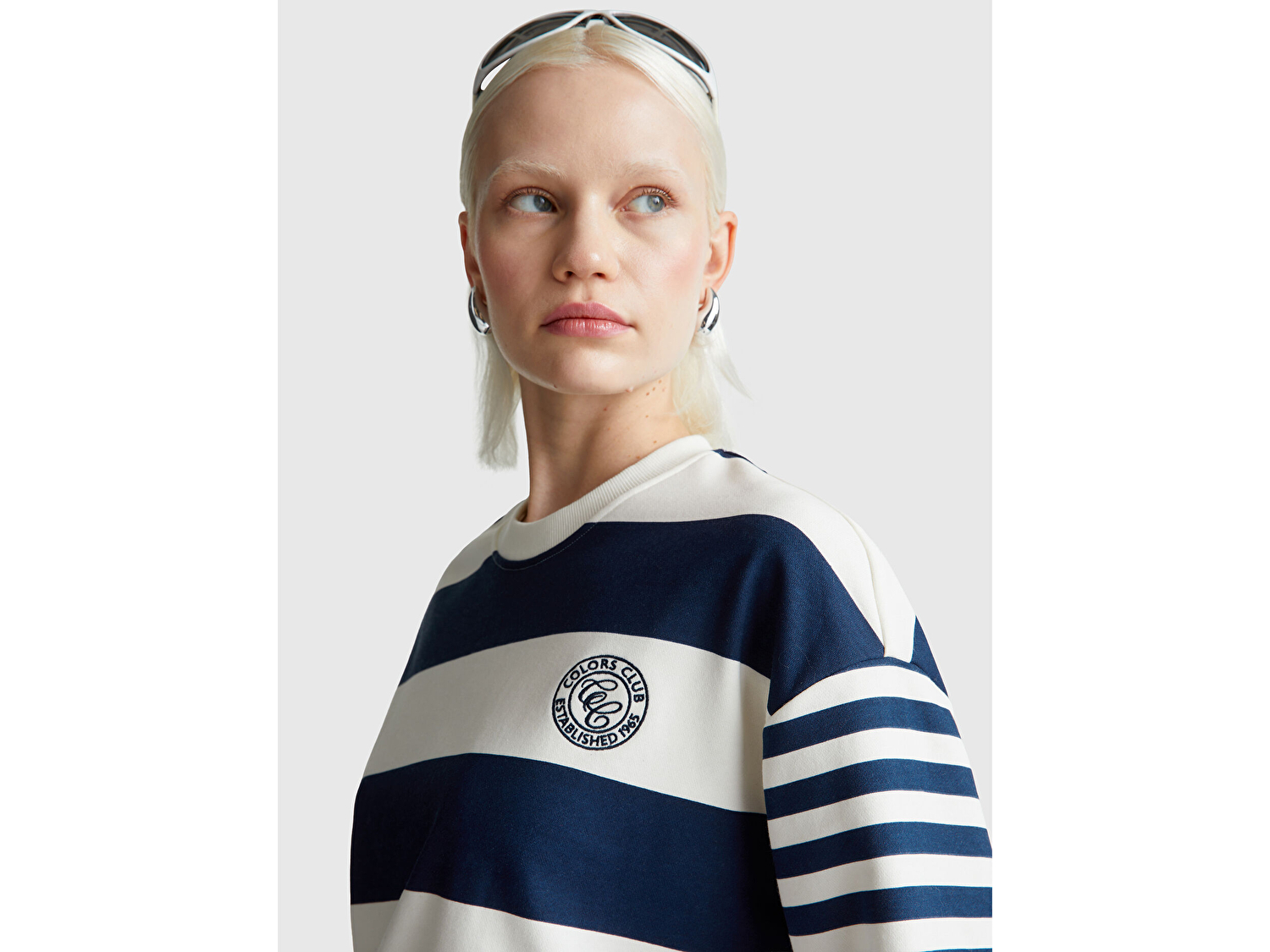 Benetton Kadın Lacivert Çizgili Pamuk Karışımlı Göğsü Logo Baskılı Renk Bloklu Sweatshirt