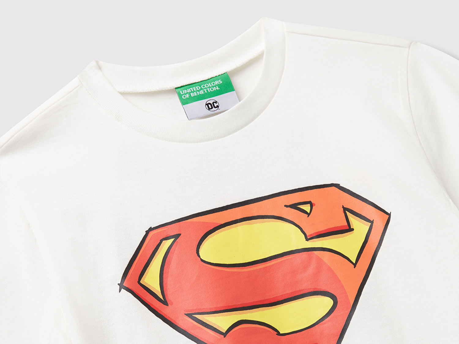 Benetton Erkek Bebek Ekru Önü ve Arkası Superman Baskılı Logo Etiketli Jarse T-shirt