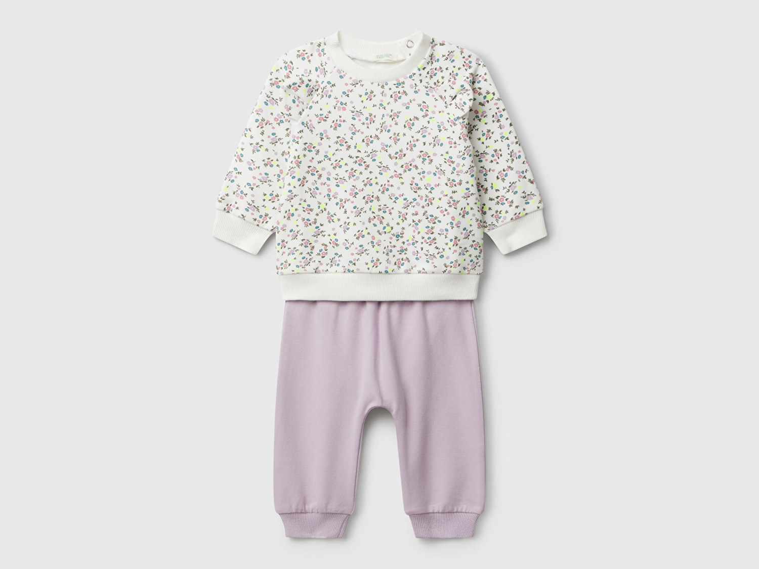 Benetton Bebek Ekru-Lila Tamamı Baskılı Kulaklı Üst ve Arkası İşlemeli Alt Eşofman Takımı