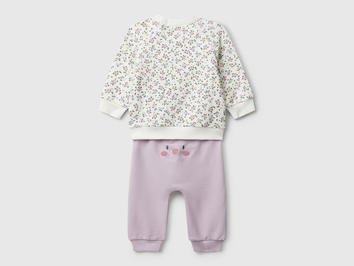 Benetton Bebek Ekru-Lila Tamamı Baskılı Kulaklı Üst ve Arkası İşlemeli Alt Eşofman Takımı