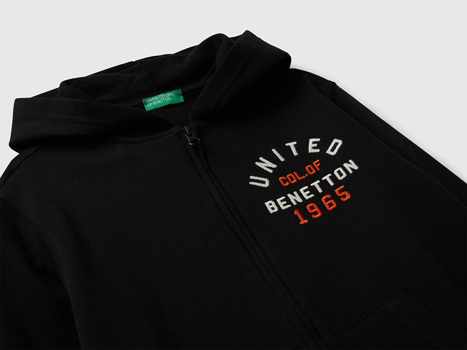 Benetton Erkek Çocuk Siyah Önü Logo Detaylı Fermuarlı Kapüşonlu Sweatshirt