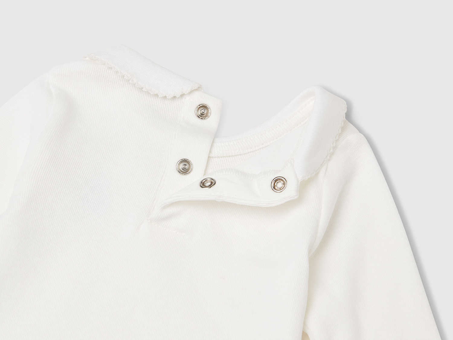 Benetton Bebek Ekru Önü Logo İşlemeli Çıtçıtlı Bebek Yaka Uzun Kollu Body