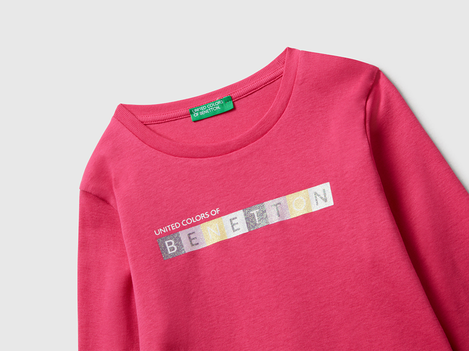 Benetton Kız Bebek Pembe Önü Parıltılı Logo Baskılı Slim Fit Uzun Kollu T-shirt