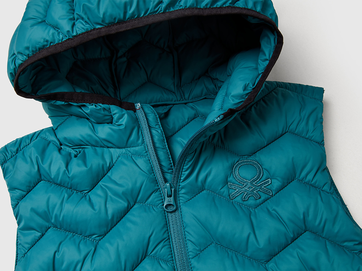 Benetton Erkek Çocuk Petrol Mavisi Logo Detaylı Kapüşonlu Yelek