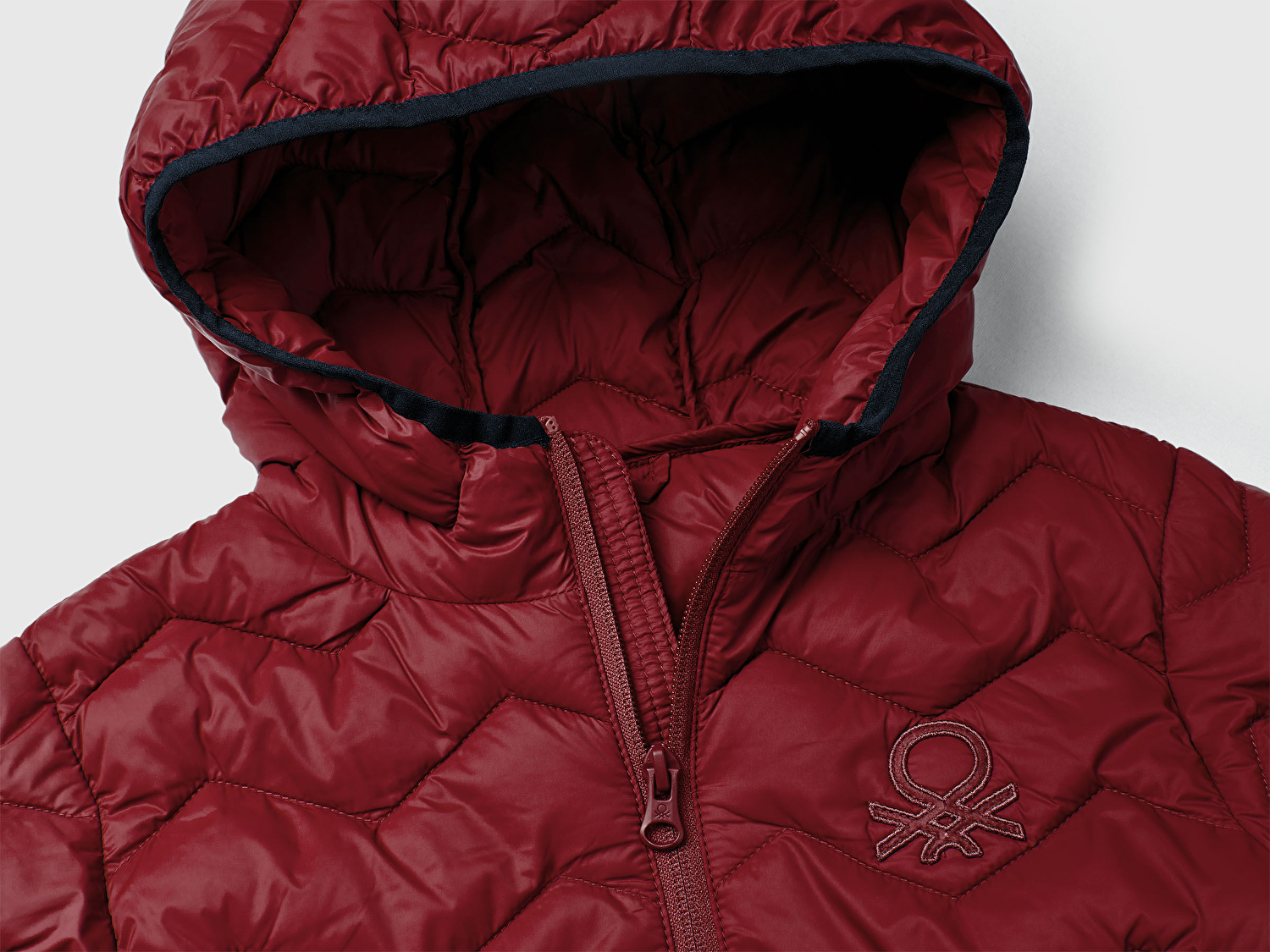 Benetton Erkek Çocuk Bordo Logo İşlemeli Mevsimlik İnce Pufa Mont