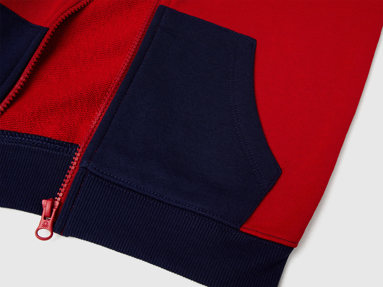 Benetton Erkek Bebek Kırmızı-Gri Önü Logo Baskılı Fermuarlı Kapüşonlu Sweatshirt