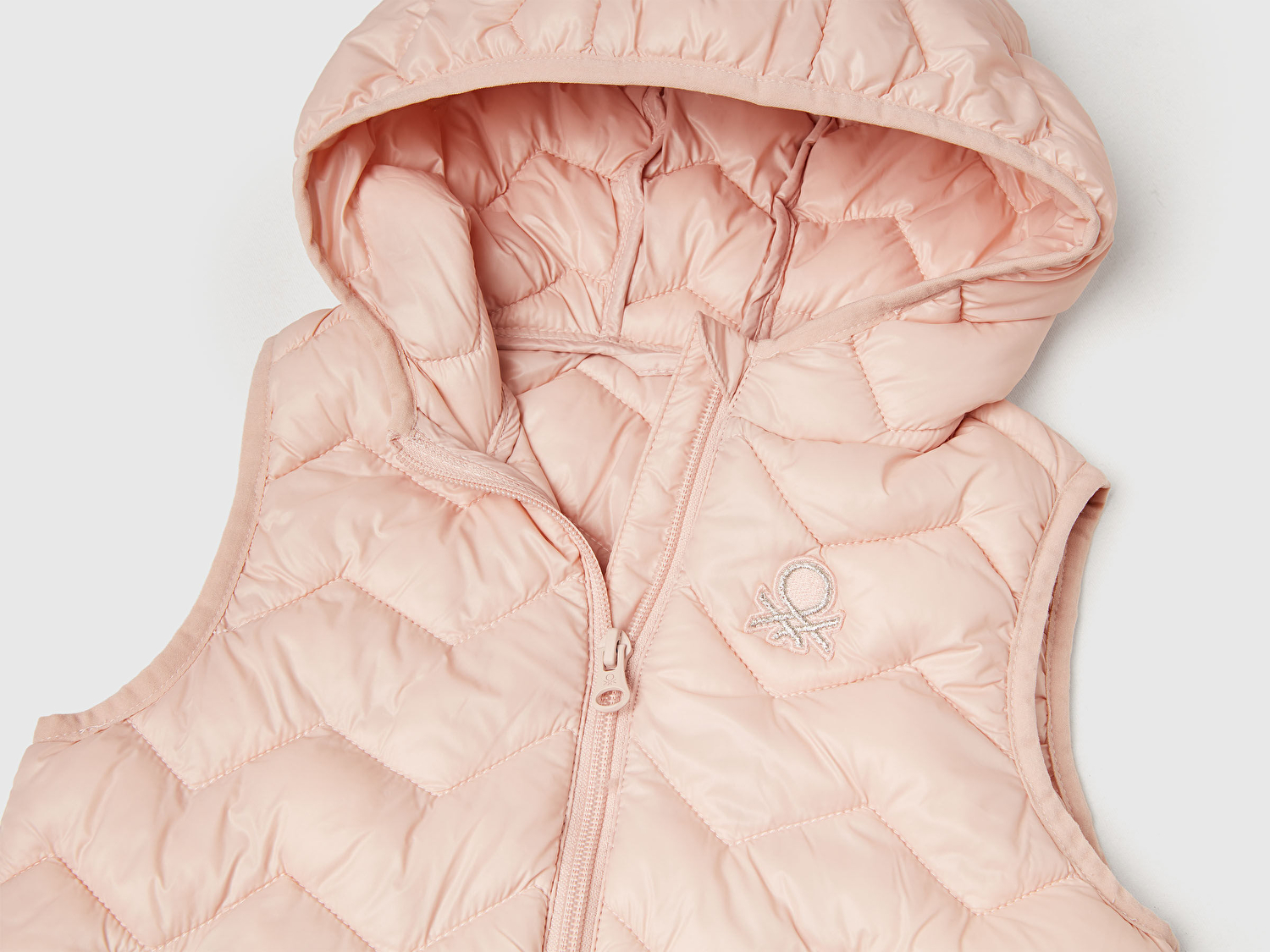 Benetton Kız Bebek Toz Pembe Simli Logo İşlemeli Kapüşonlu Yelek