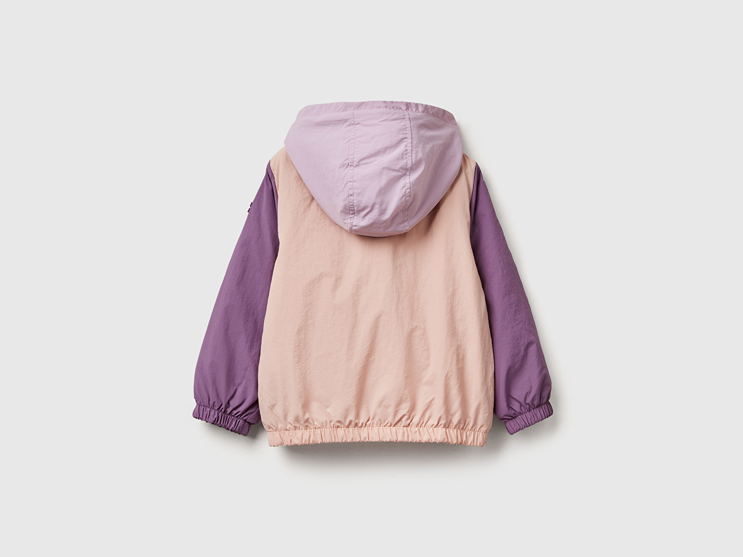 Benetton Kız Bebek Beyaz Mix Beli ve Kolu Lastikli Fermuarlı Kapüşonlu Yağmurluk