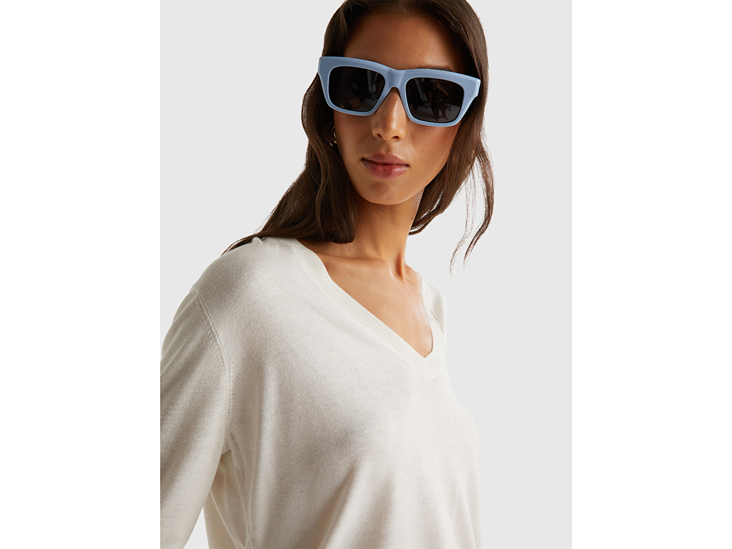 Benetton Kadın Krem Viskoz ve İpek Karışımlı V Yaka Triko Kazak