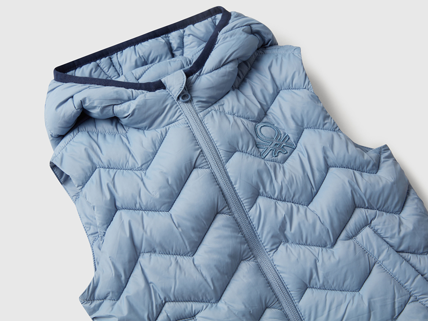 Benetton Erkek Bebek Açık Mavi Logo Detaylı Kapüşonlu Yelek