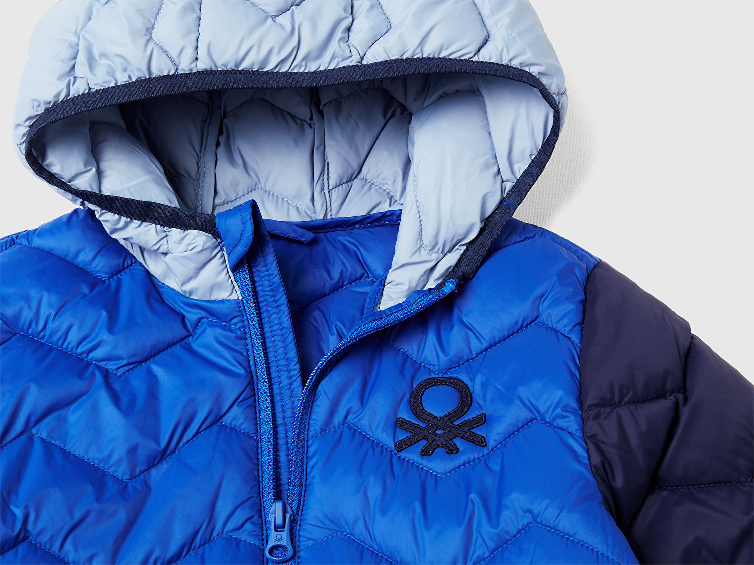 Benetton Erkek Bebek Mavi Logo Detaylı Kapüşonlu Mevsimlik İnce Mont
