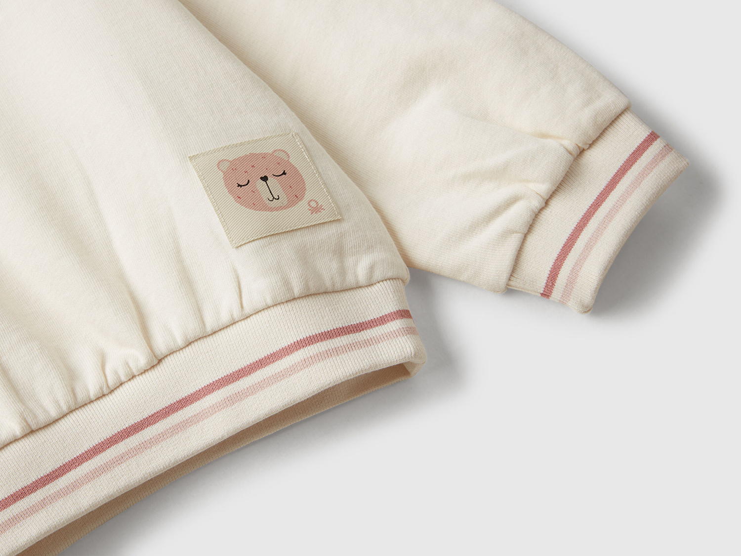 Benetton Kız Bebek Ekru Simli Grafik Nakışlı Çizgi Detaylı Klasik Yaka Sweatshirt