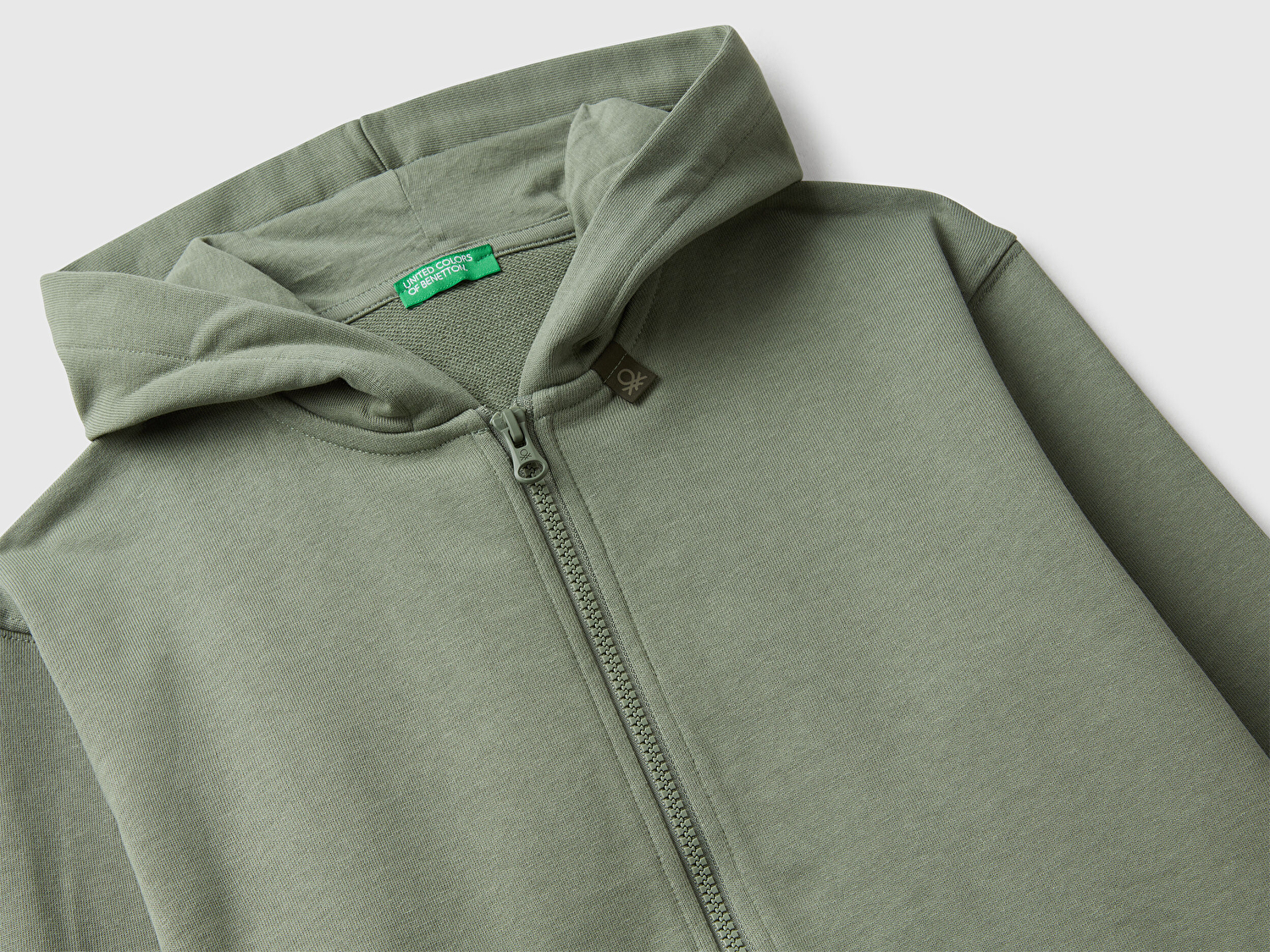 Benetton Erkek Çocuk Haki Logolu Etiket Detaylı Fermuarlı Kapüşonlu Sweatshirt