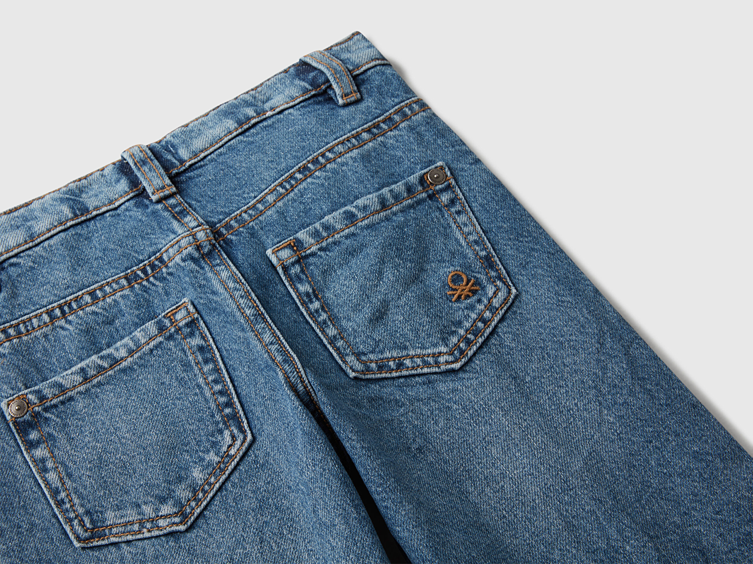 Benetton Kız Bebek Koyu Mavi Logo İşleme Detaylı Paçası Kıvrık Wide Fit Denim Pantolon