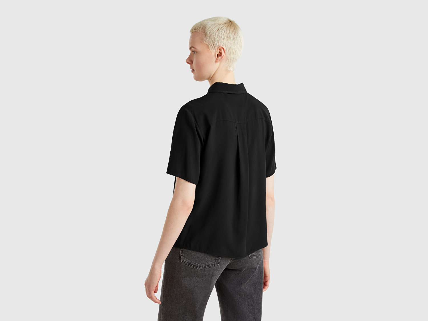 Benetton Kadın Siyah %100 Viskoz Düğmeli Kısa Kollu Gömlek