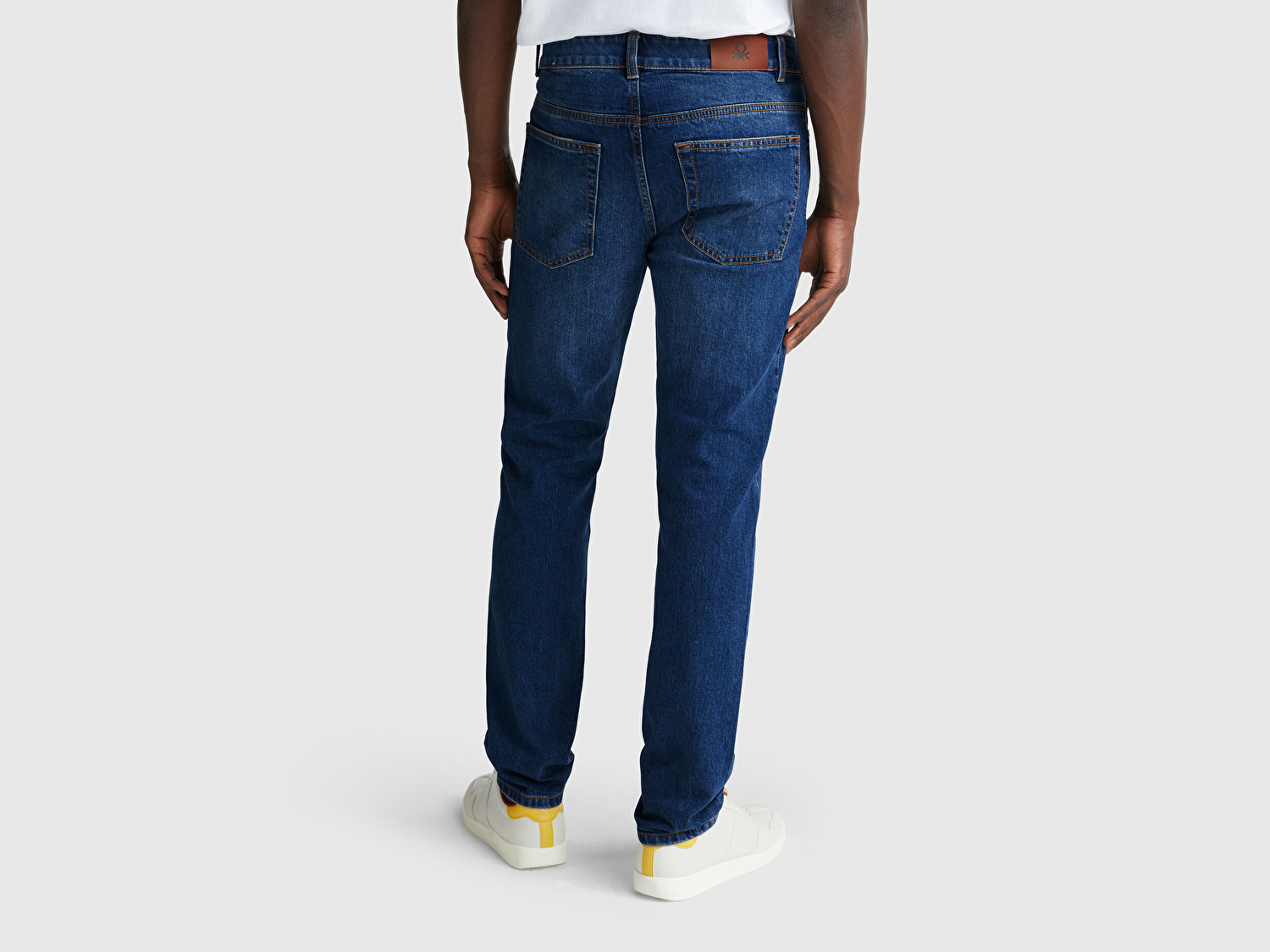 Benetton Erkek Mavi Pamuk Karışımlı Arkası Logo Etiketli Cepli Slim Fit Denim Pantolon