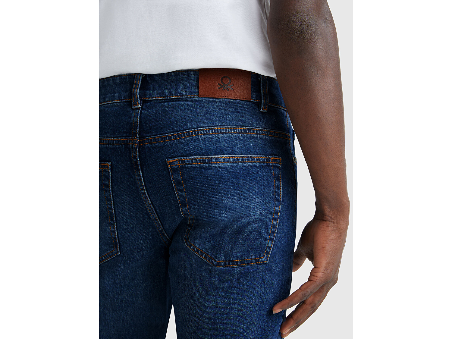 Benetton Erkek Mavi Pamuk Karışımlı Arkası Logo Etiketli Cepli Slim Fit Denim Pantolon