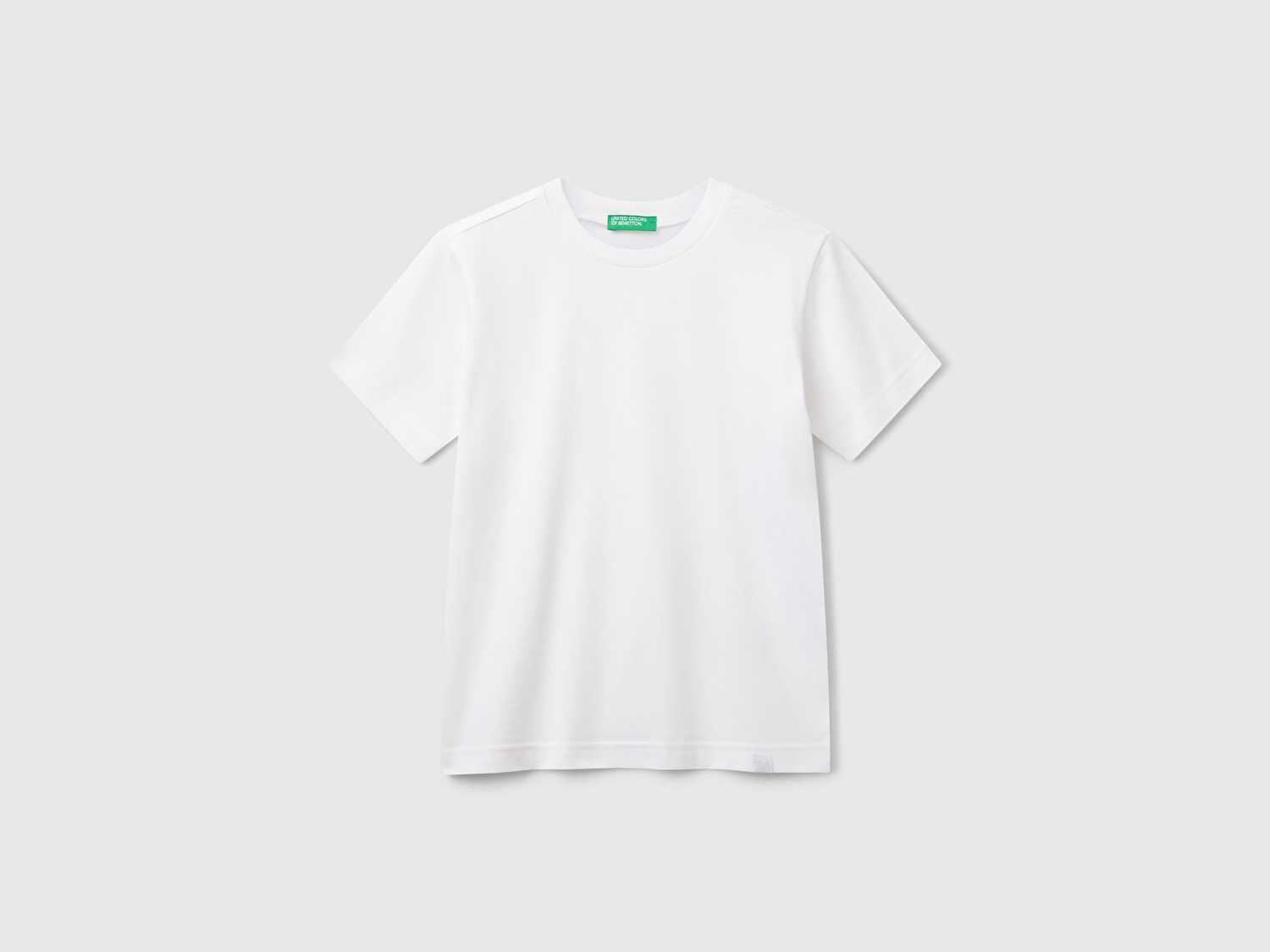 Benetton Erkek Çocuk Beyaz Etek Ucu Logo Detaylı Bisiklet Yaka Düz T-Shirt