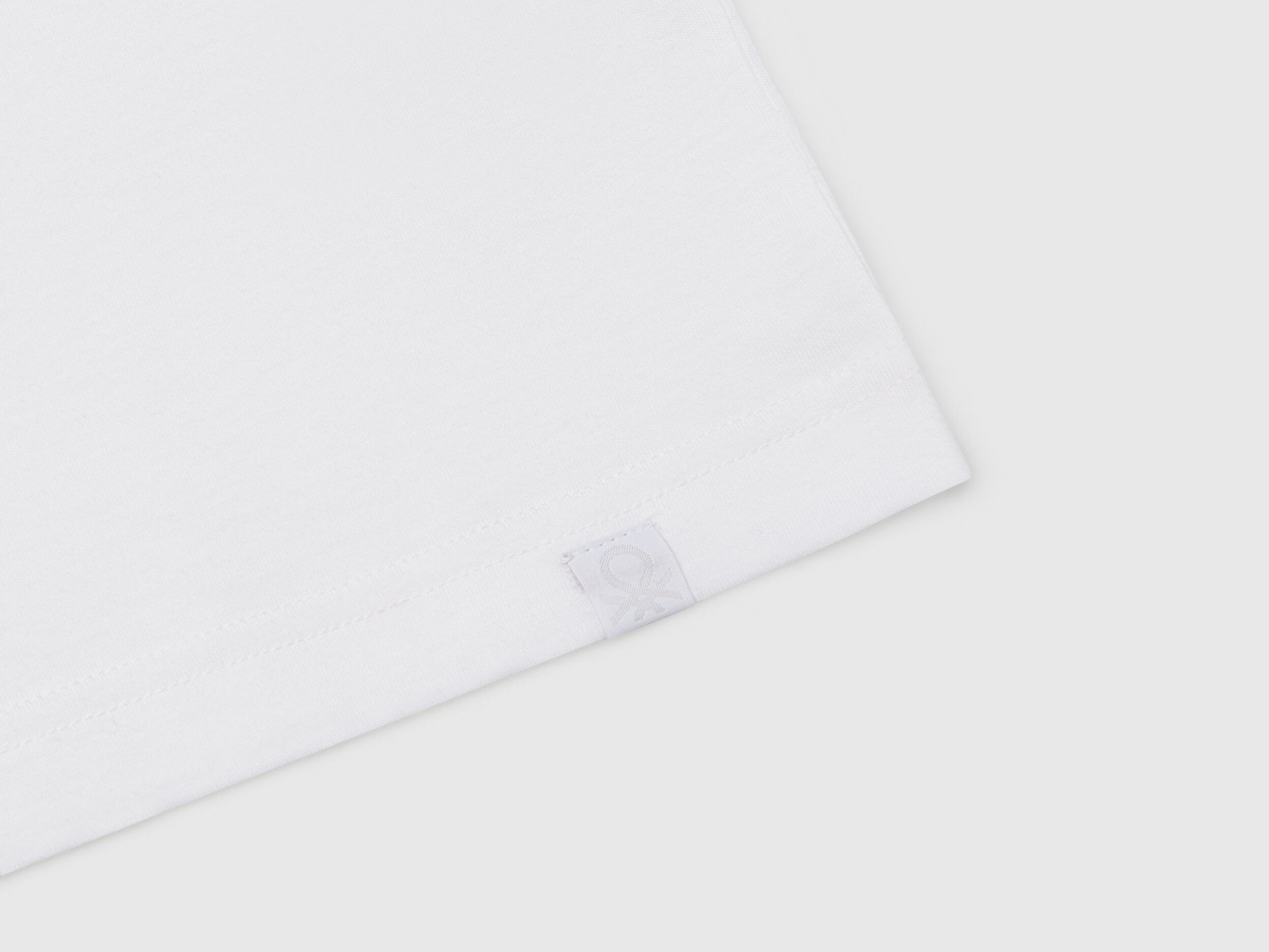 Benetton Erkek Çocuk Beyaz Etek Ucu Logo Detaylı Bisiklet Yaka Düz T-Shirt