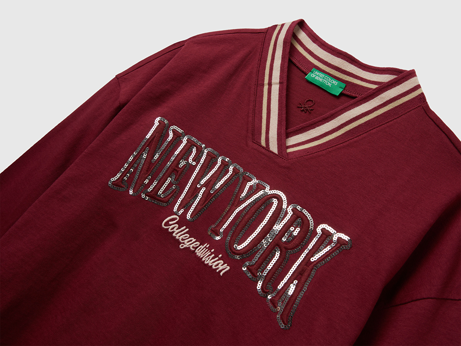 Benetton Kız Çocuk Bordo Payet İşlemeli Şeritli V Yaka Boxy Fit Uzun Kollu T-shirt