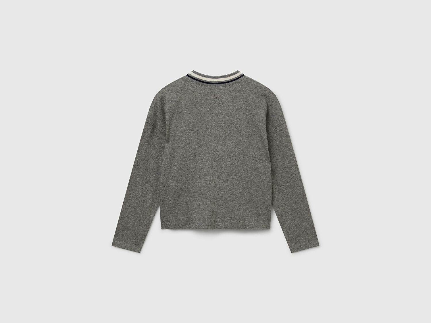 Benetton Kız Çocuk Antrasit Melanj Payet İşlemeli Şeritli V Yaka Boxy Fit Uzun Kollu T-shirt