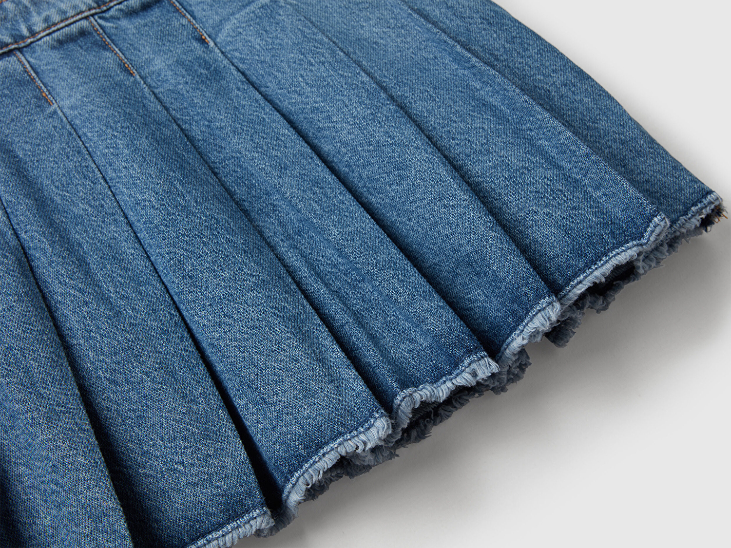 Benetton Kız Çocuk Koyu Mavi Taş Yıkama Pileli Yanı Fermuarlı Diz Üstü Denim Etek