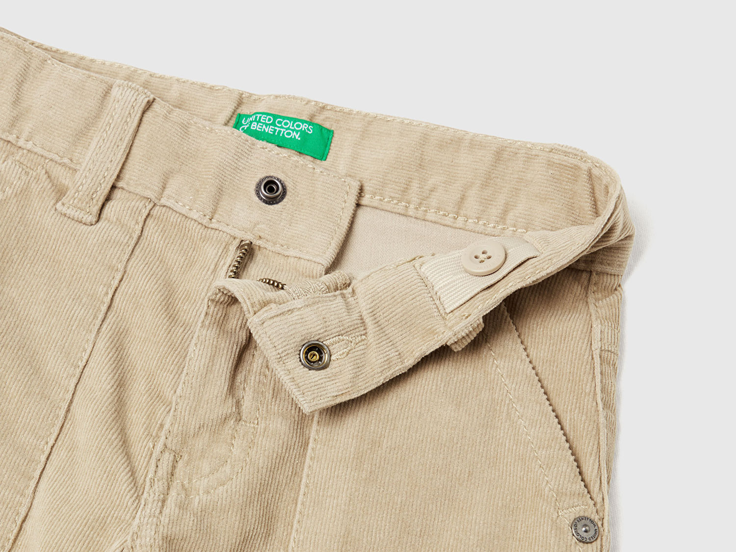 Benetton Erkek Bebek Bej Arka Cebi Logo Detaylı Lastik Paça Kadife Pantolon