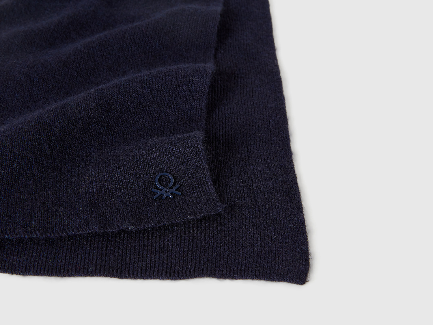 Benetton Erkek Çocuk Lacivert Yün ve Viskoz Karışımlı Logo Nakışlı Atkı 