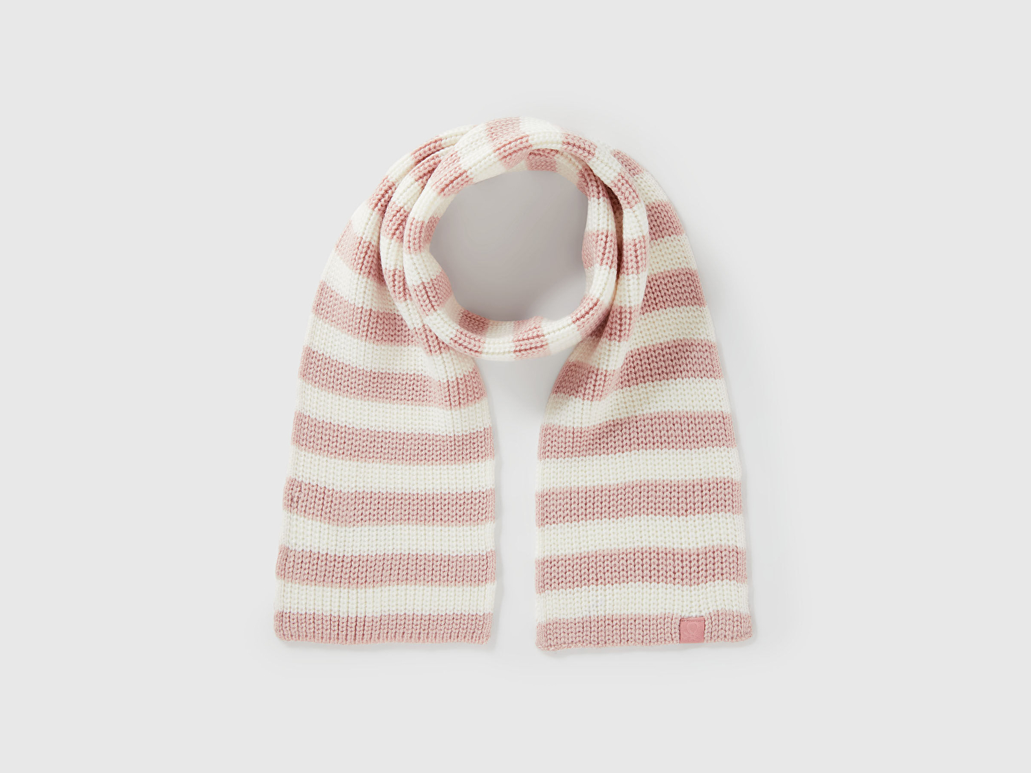 Erkek Bebek Toz Pembe %100 Akrilik Logo Etiketi Detaylı Renk Bloklu Atkı