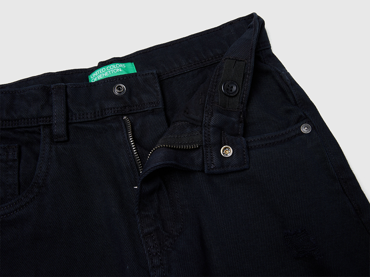 Erkek Çocuk Siyah Eskitilmiş Efektli Logolu Cep Detaylı Düğmeli Pantolon