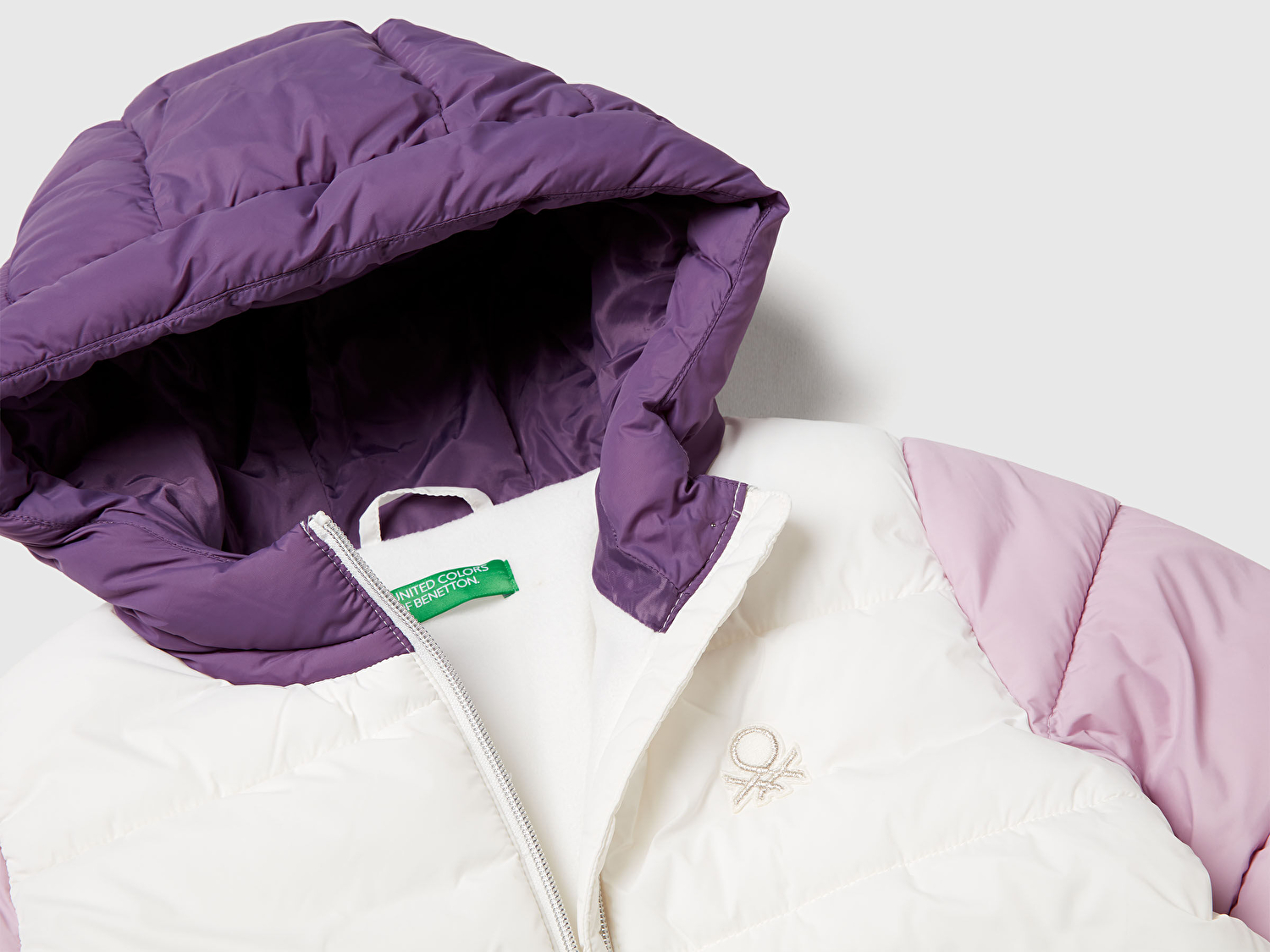 Benetton Kız Çocuk Ekru-Lila Sol Göğsü Logo İşlemeli Cepli Kapüşonlu Yüksek Yaka Mont