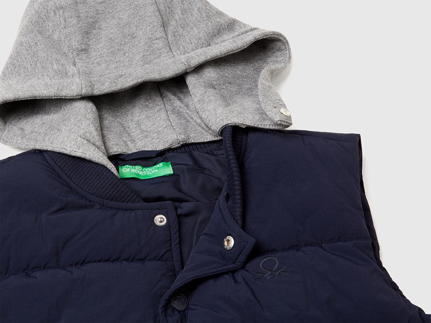 Benetton Erkek Çocuk Lacivert Logo Detaylı Nervürlü Çıkarılabilir Kapüşonlu Dolgulu Yelek