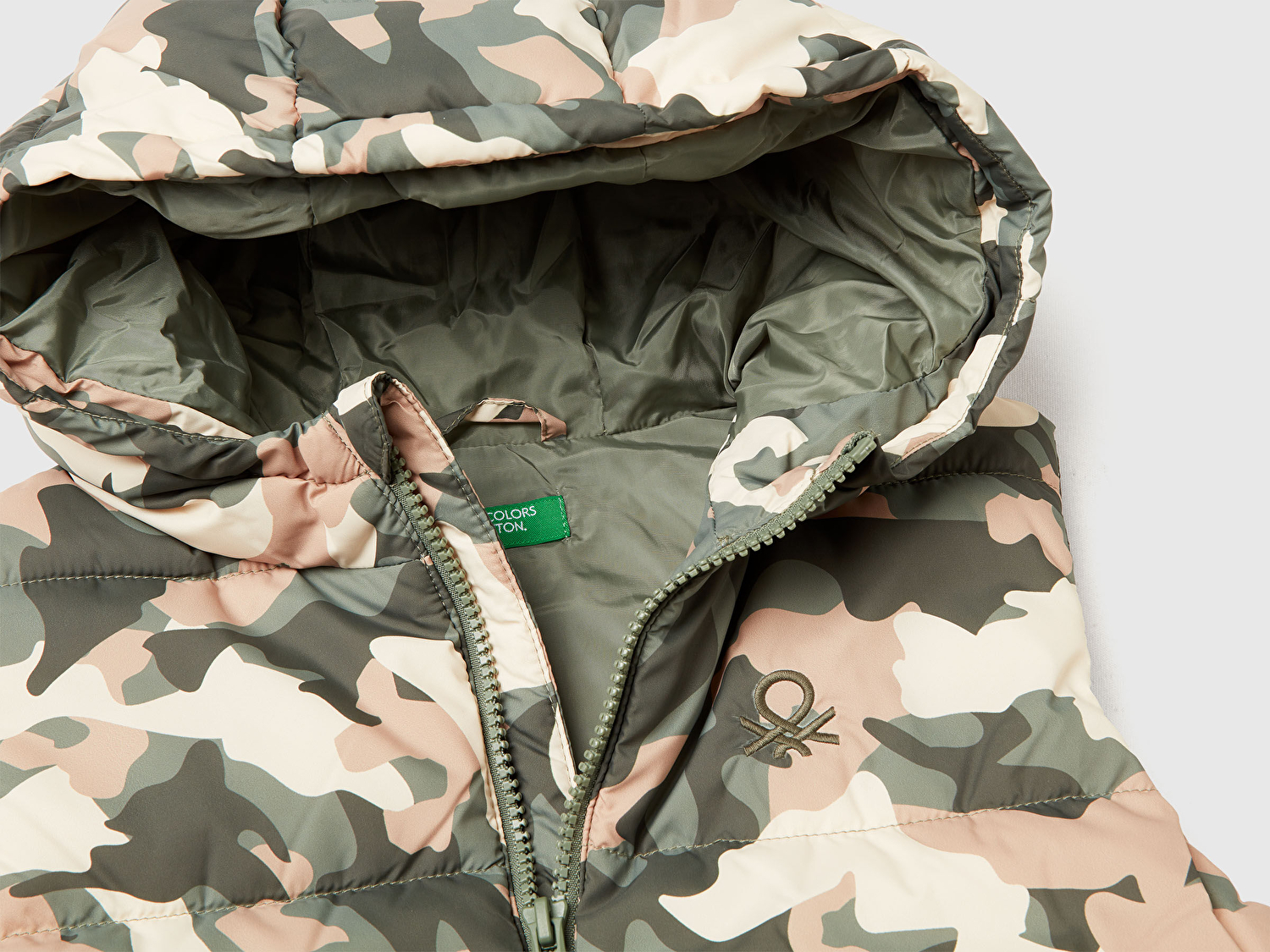 Benetton Erkek Bebek Çok Renkli Tamamı Baskılı Logolu Fermuarlı Kapüşonlu Dolgulu Yelek