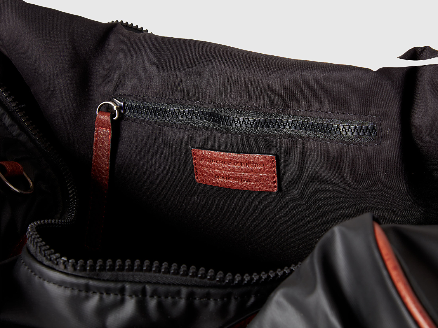 Benetton Erkek Siyah Pamuk Karışımlı Ayarlanabilir Askı Detaylı Spor Çanta