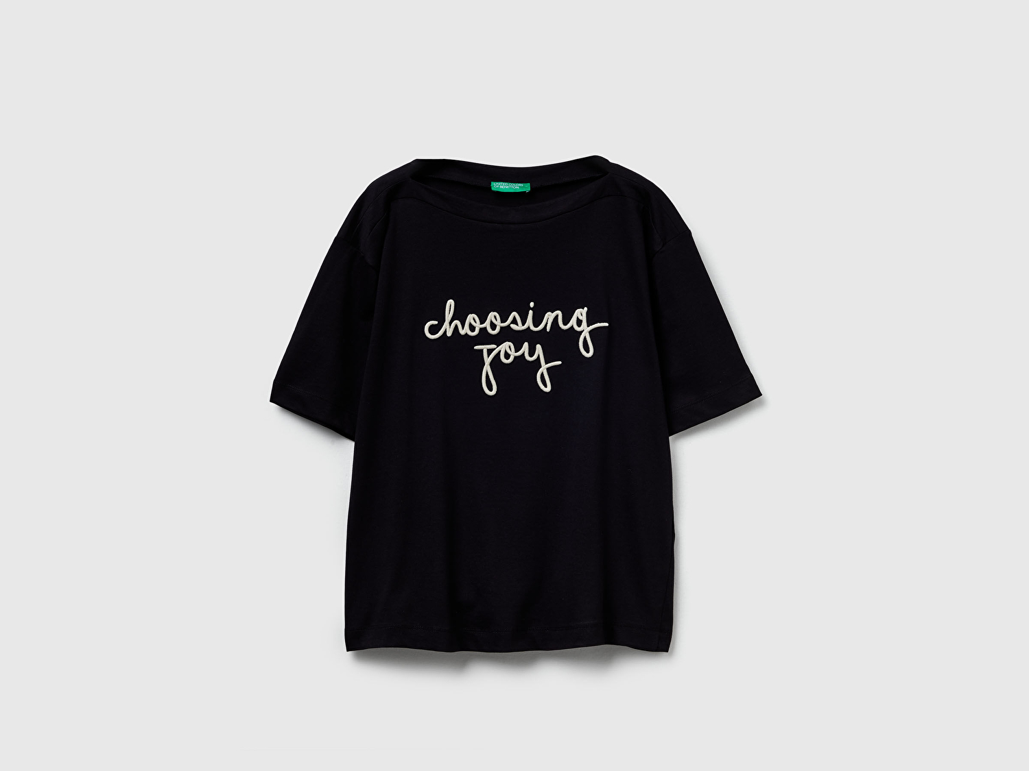 Benetton Kadın Siyah %100 Pamuk Önü Yazı İşlemeli Kayık Yaka T-Shirt