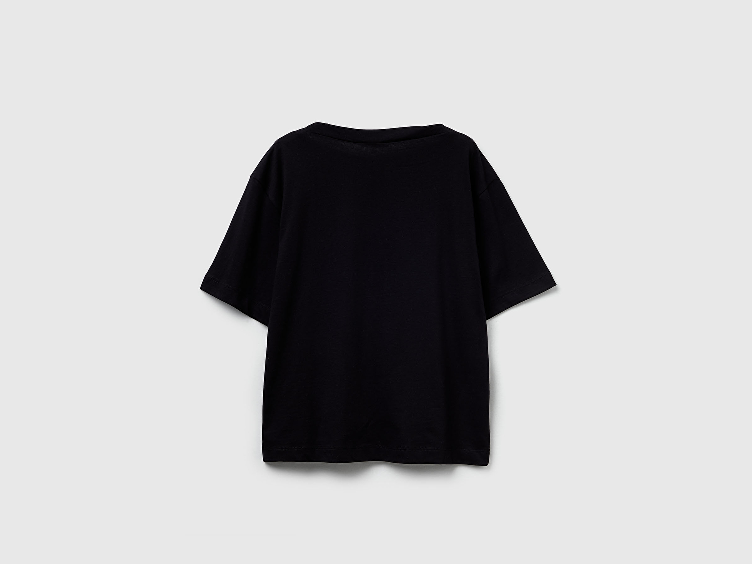 Benetton Kadın Siyah %100 Pamuk Önü Yazı İşlemeli Kayık Yaka T-Shirt