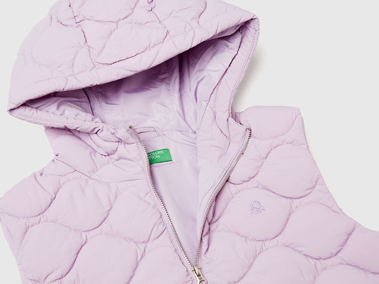 Benetton Kız Çocuk Lila Logo İşlemeli Kapitone Fermauarlı Kapüşonlu Yelek