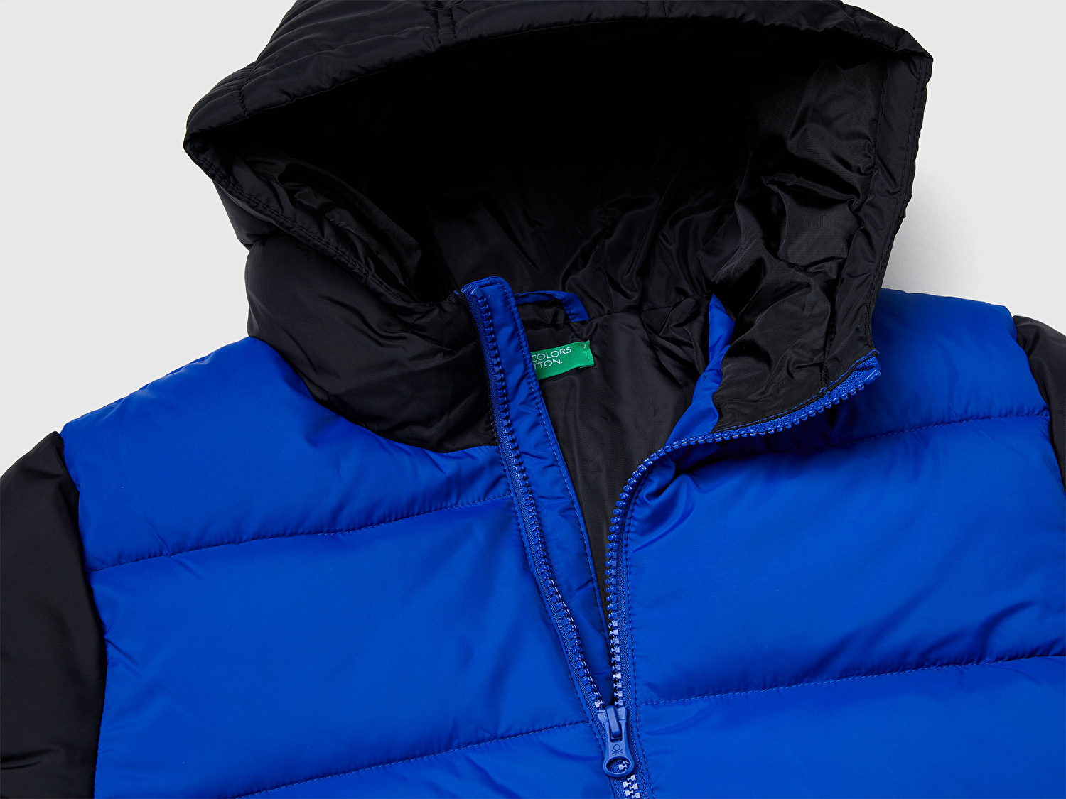 Benetton Erkek Çocuk Mavi-Siyah Logo Detaylı Fermuarlı Kapüşonlu Dolgulu Mont