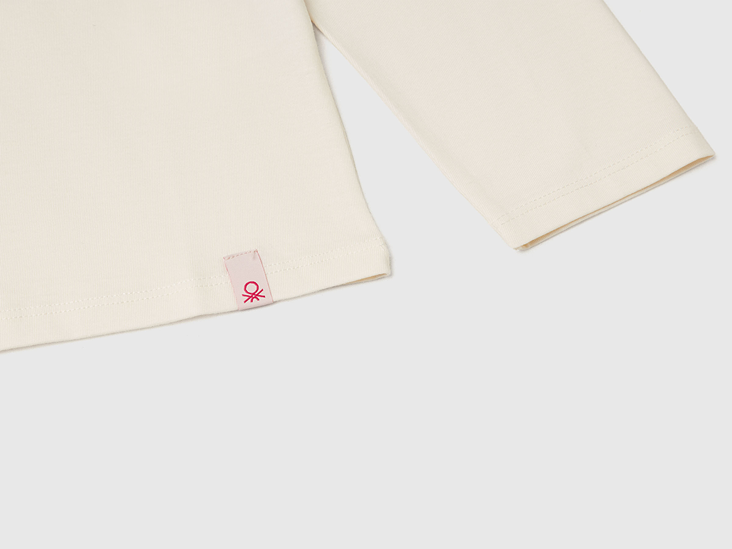 Benetton Kız Çocuk Krem Önü Baskılı Logo Etiketi Detaylı Uzun Kollu T-shirt