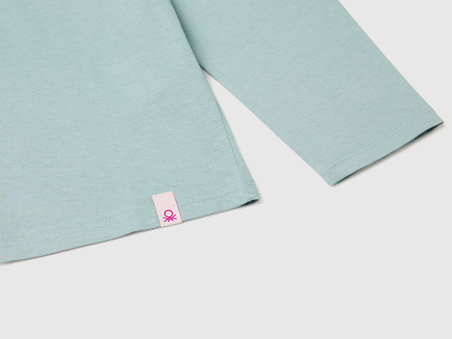Benetton Kız Çocuk Gri-Yeşil Önü Baskılı Logo Etiketi Detaylı Uzun Kollu T-shirt