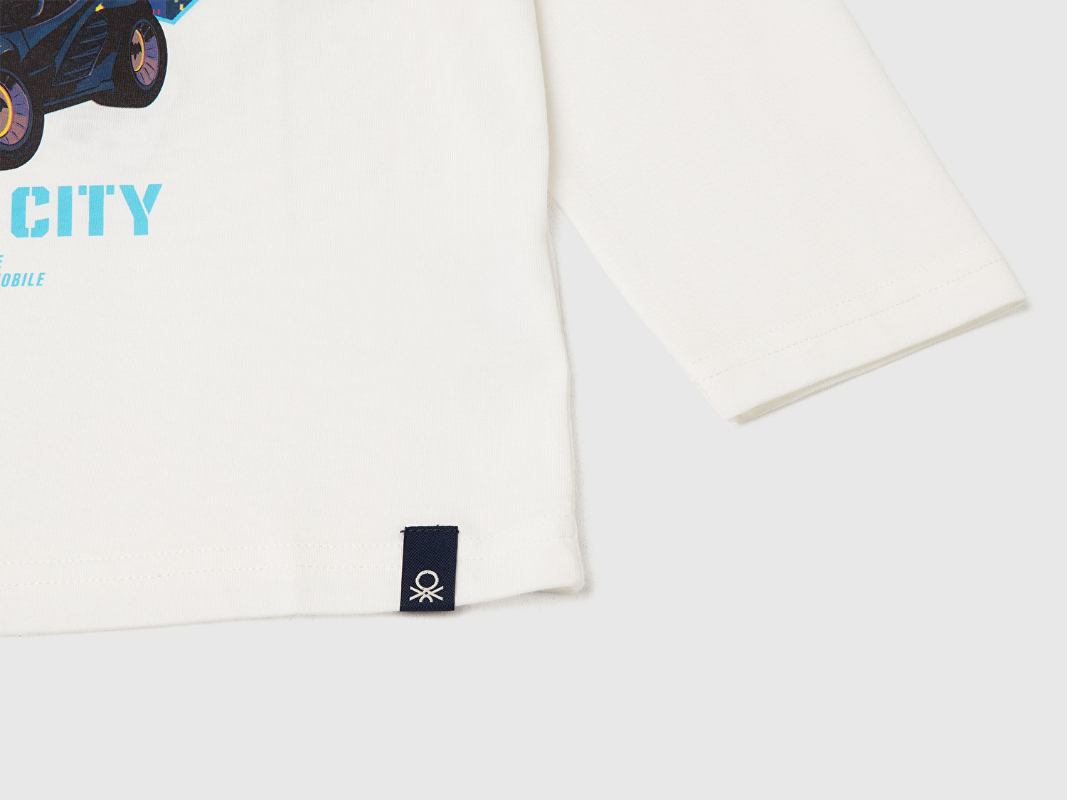 Benetton Erkek Bebek Ekru Önü ve Arkası Çok Renkli Batwheels Baskılı Logo Etiketli Jarse T-shirt