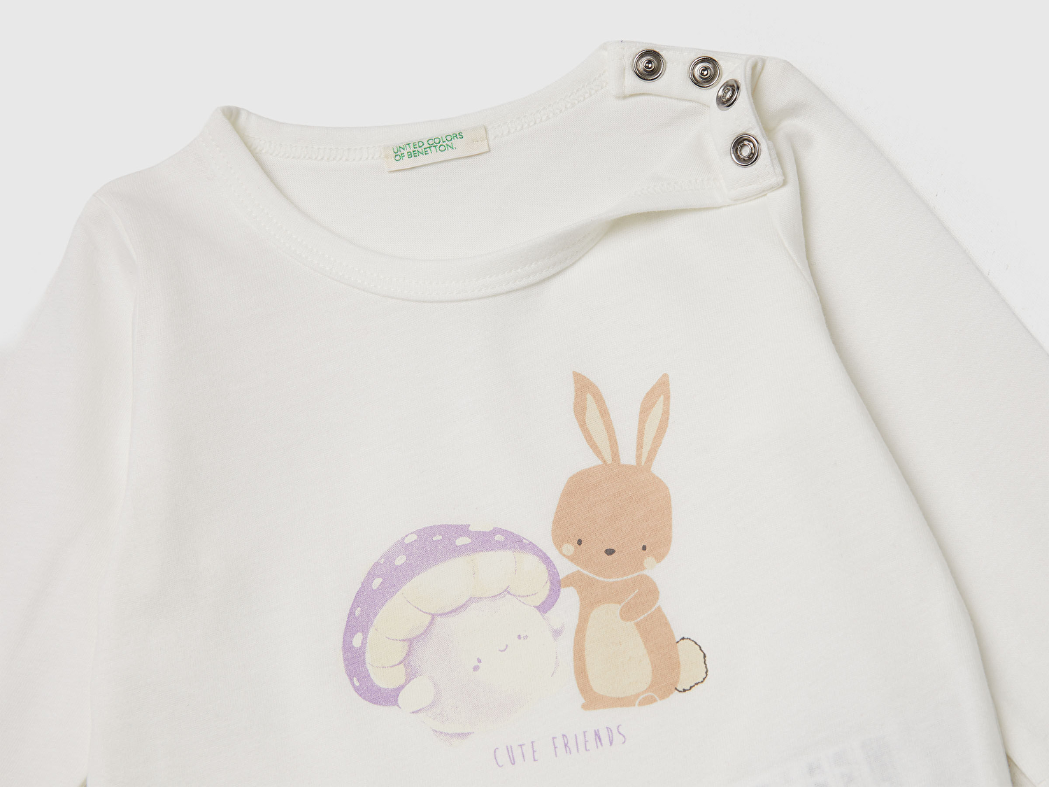 Benetton Bebek Beyaz Önü Baskılı Omzu Gizli Düğmeli Uzun Kollu T-shirt