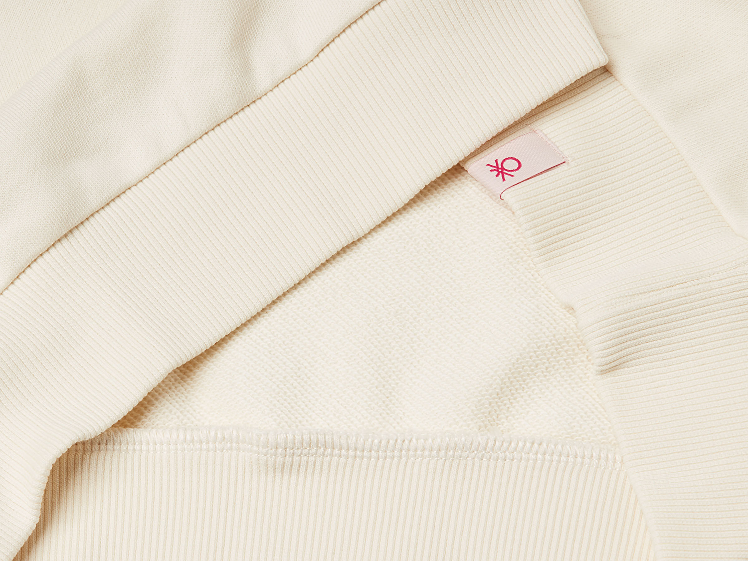 Benetton Kız Çocuk Ekru Önü Baskılı Logo Etiketli Relaxed Fit Sweatshirt